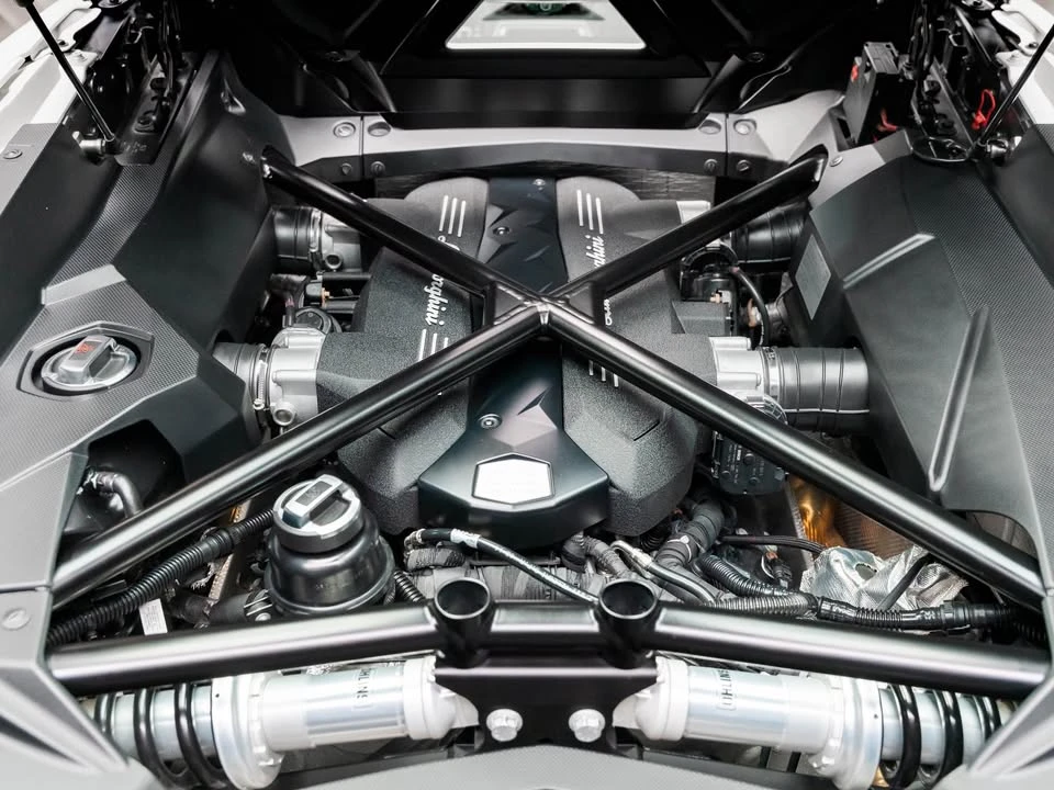 2015 Lamborghini Aventador LP700-4 - Image 8 of 16