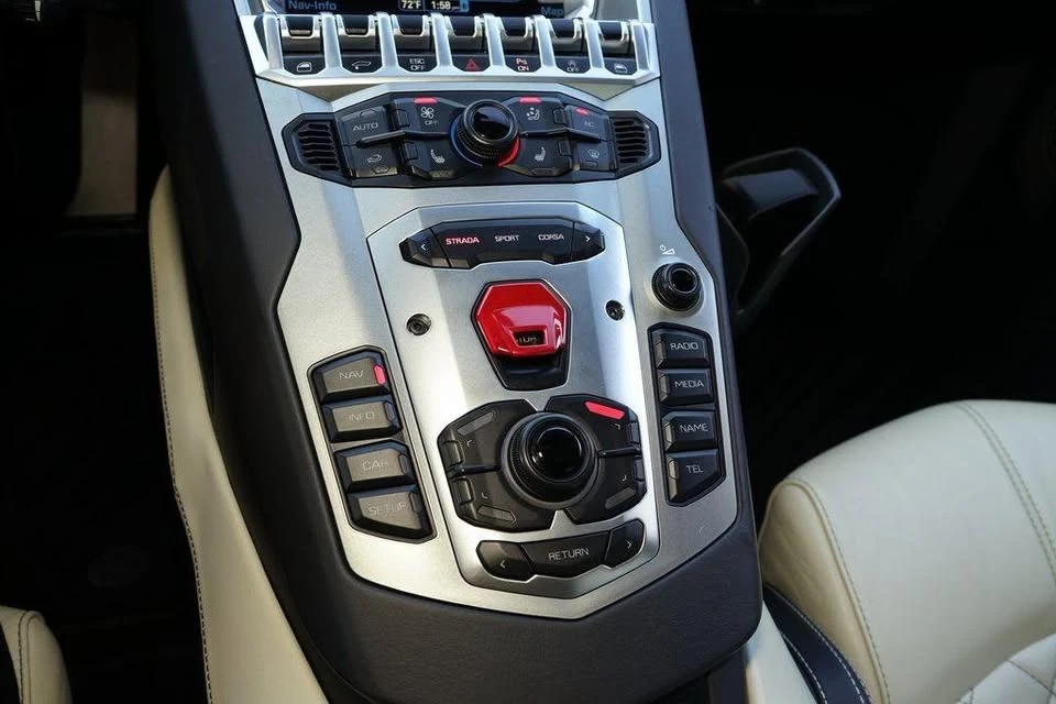 2015 Lamborghini - Image 14 of 19