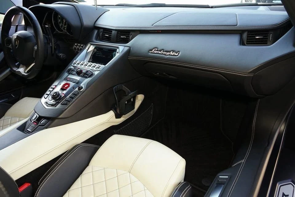 2015 Lamborghini - Image 10 of 19