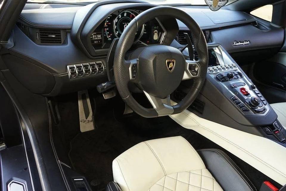 2015 Lamborghini - Image 7 of 19