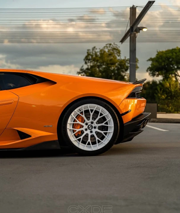 2015 Lamborghini Huracan LP610-4 - Image 2 of 20