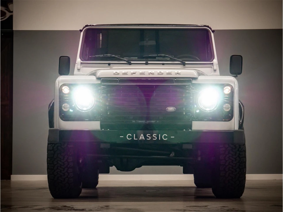 2015 Land Rover Defender - Image 4 of 31