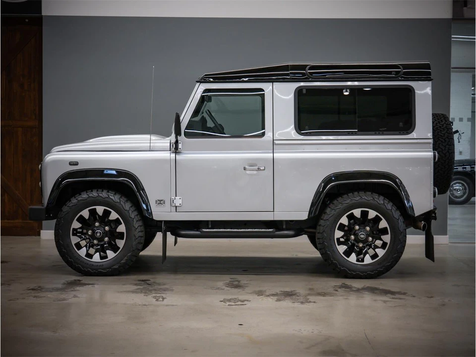 2015 Land Rover Defender - Image 6 of 31