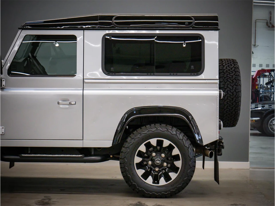 2015 Land Rover Defender - Image 7 of 31