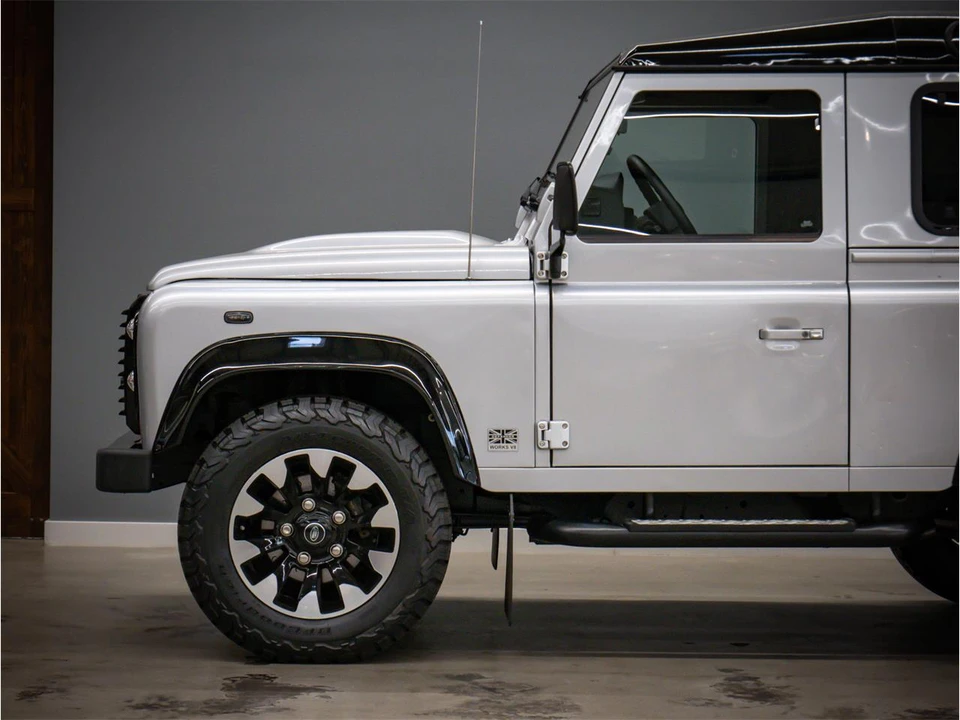 2015 Land Rover Defender - Image 8 of 31