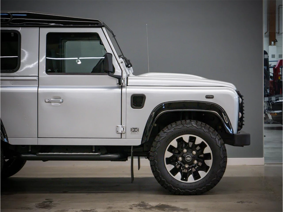 2015 Land Rover Defender - Image 13 of 31