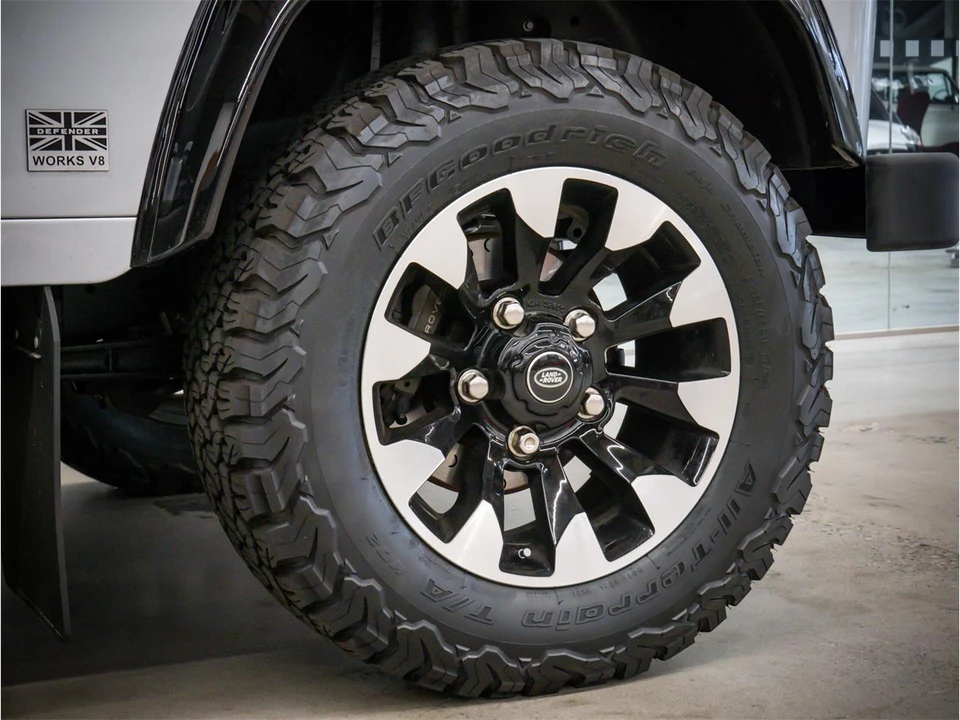 2015 Land Rover Defender - Image 15 of 31
