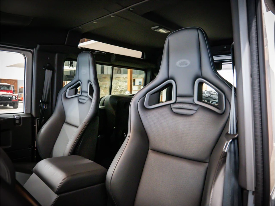 2015 Land Rover Defender - Image 18 of 31