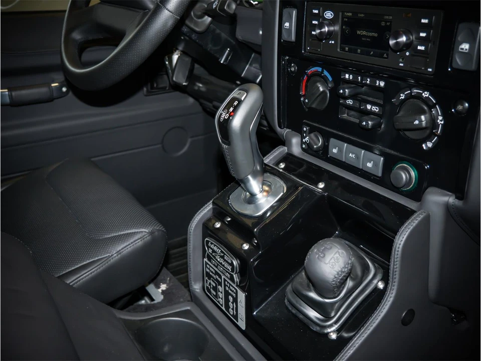 2015 Land Rover Defender - Image 22 of 31