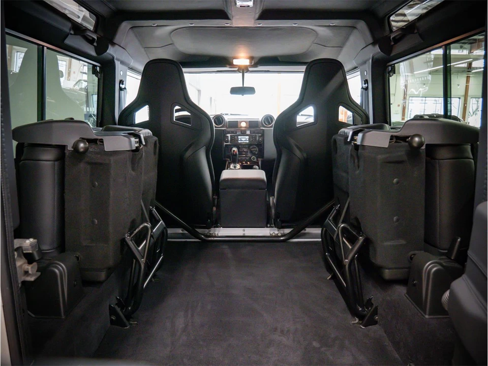 2015 Land Rover Defender - Image 24 of 31