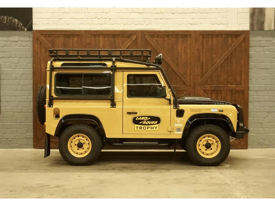 2015 Land Rover Defender - Image 5 of 29