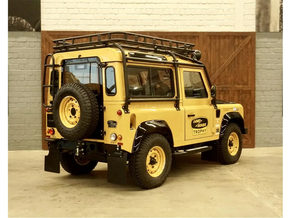2015 Land Rover Defender - Image 6 of 29