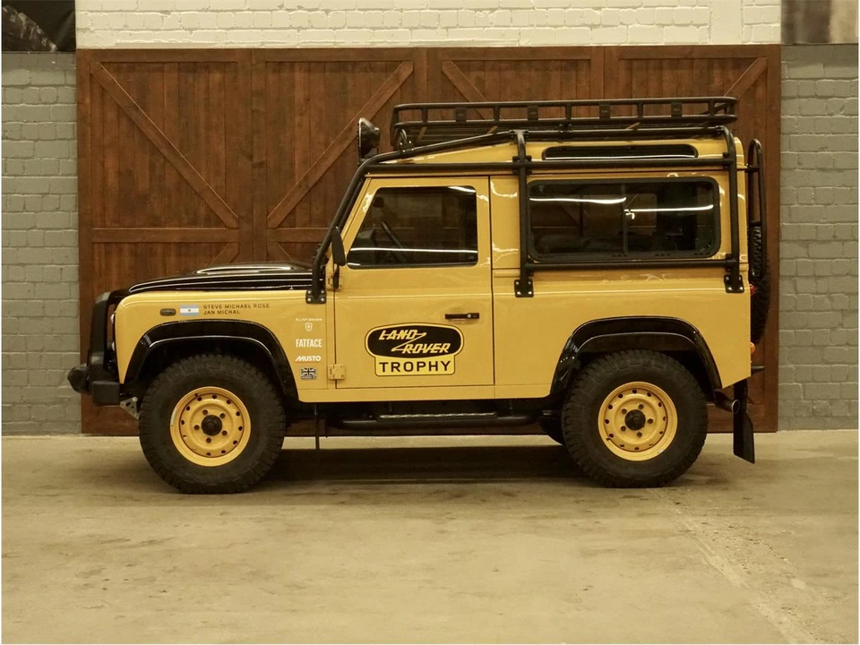 2015 Land Rover Defender - Image 8 of 29