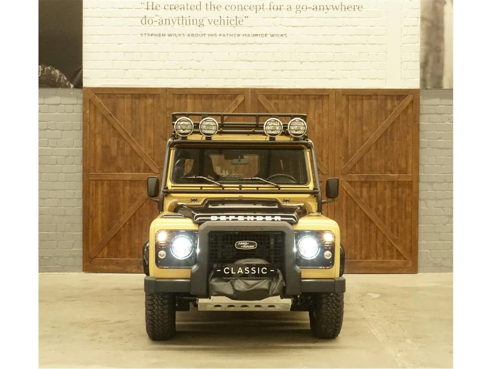 2015 Land Rover Defender - Image 3 of 29