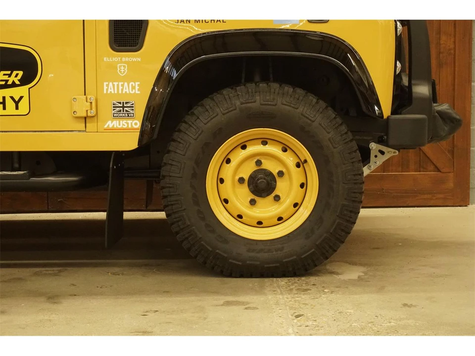 2015 Land Rover Defender - Image 9 of 29