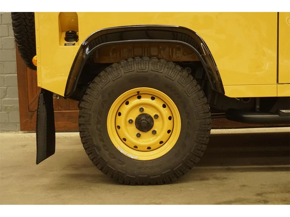2015 Land Rover Defender - Image 10 of 29