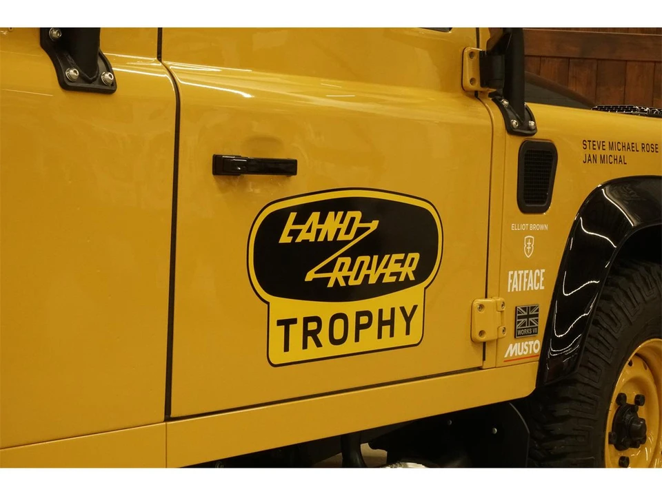 2015 Land Rover Defender - Image 13 of 29