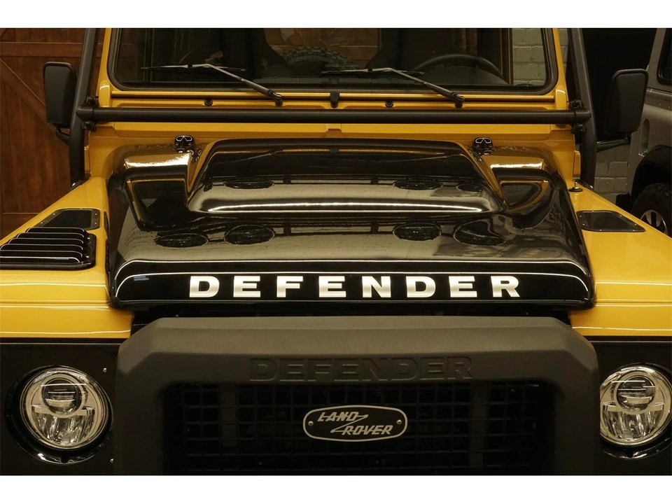 2015 Land Rover Defender - Image 15 of 29