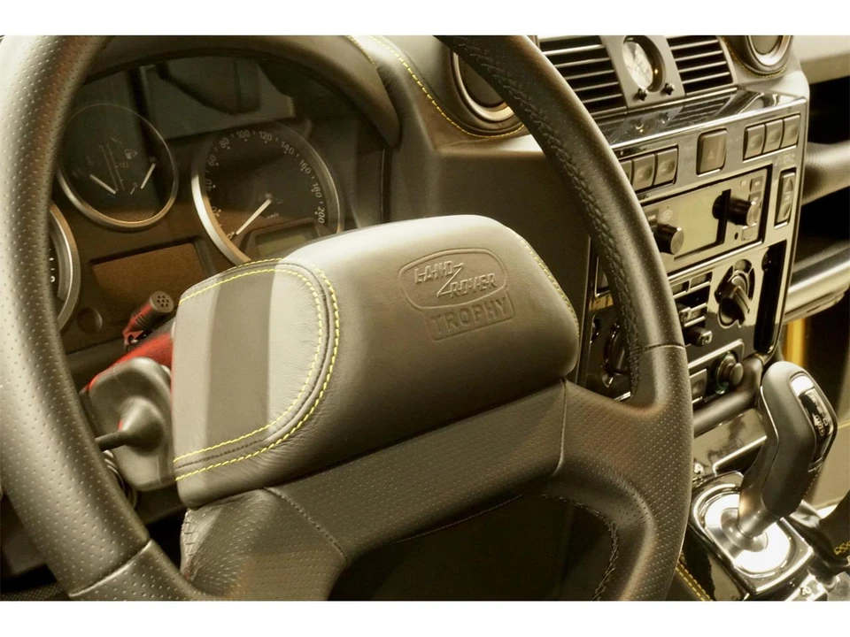 2015 Land Rover Defender - Image 19 of 29