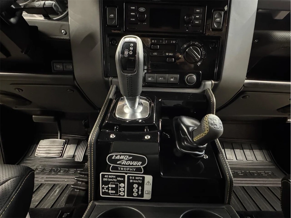 2015 Land Rover Defender - Image 22 of 29
