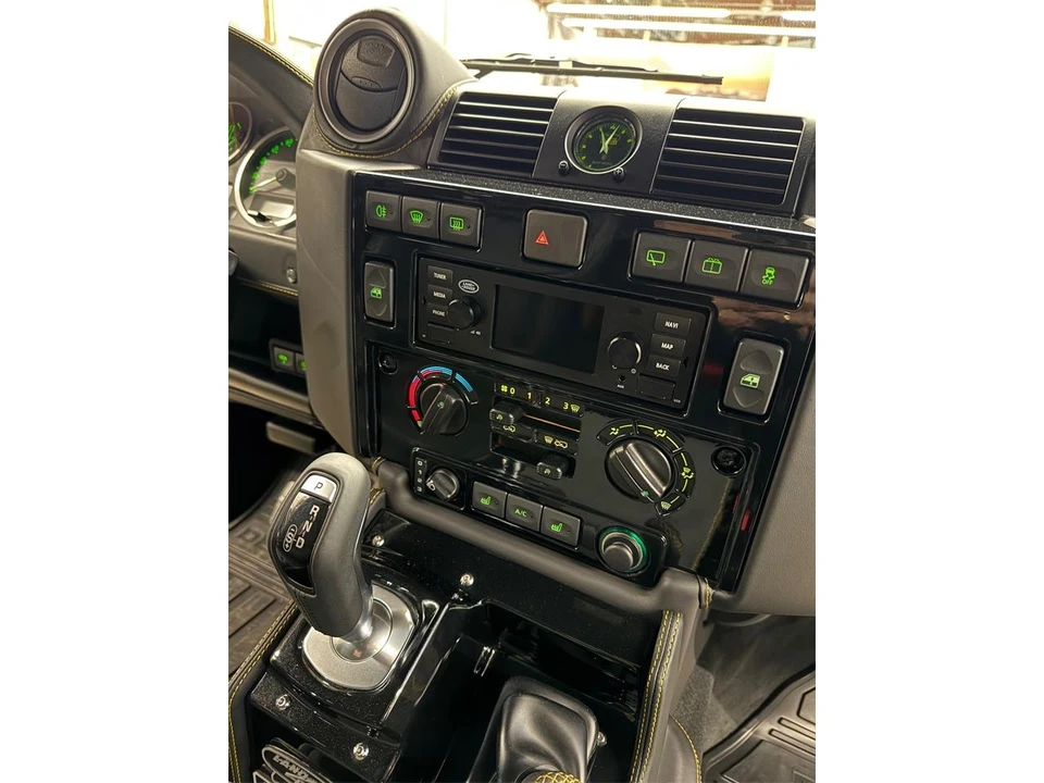 2015 Land Rover Defender - Image 23 of 29