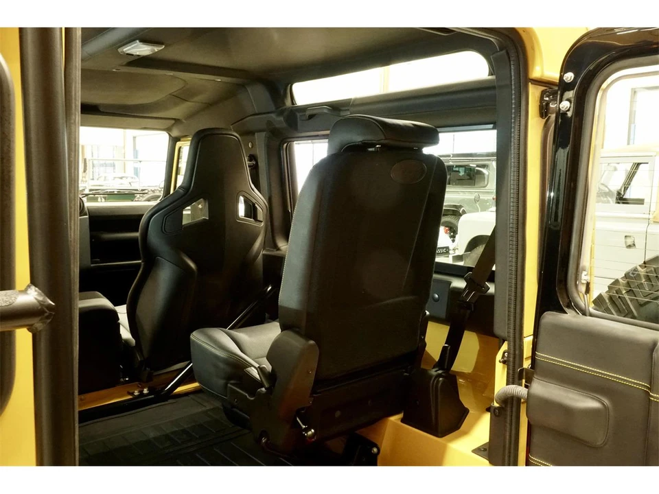 2015 Land Rover Defender - Image 25 of 29