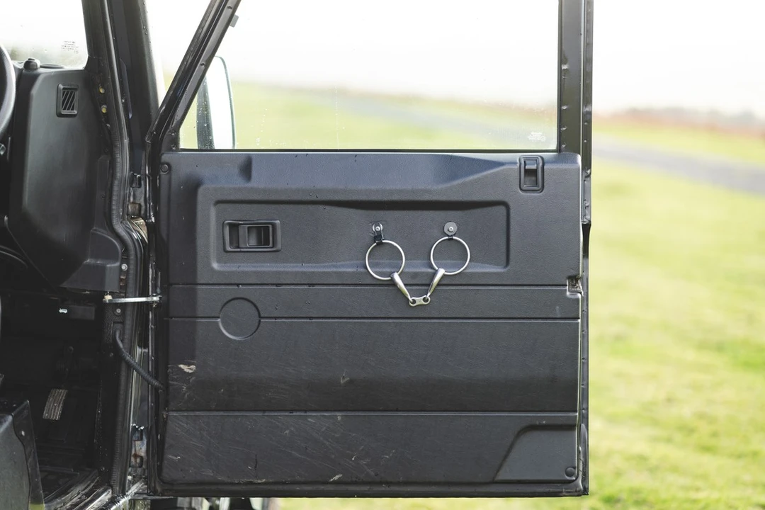 2015 Land Rover Defender 110 - Image 21 of 30