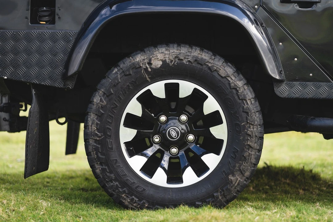 2015 Land Rover Defender 110 - Image 20 of 30
