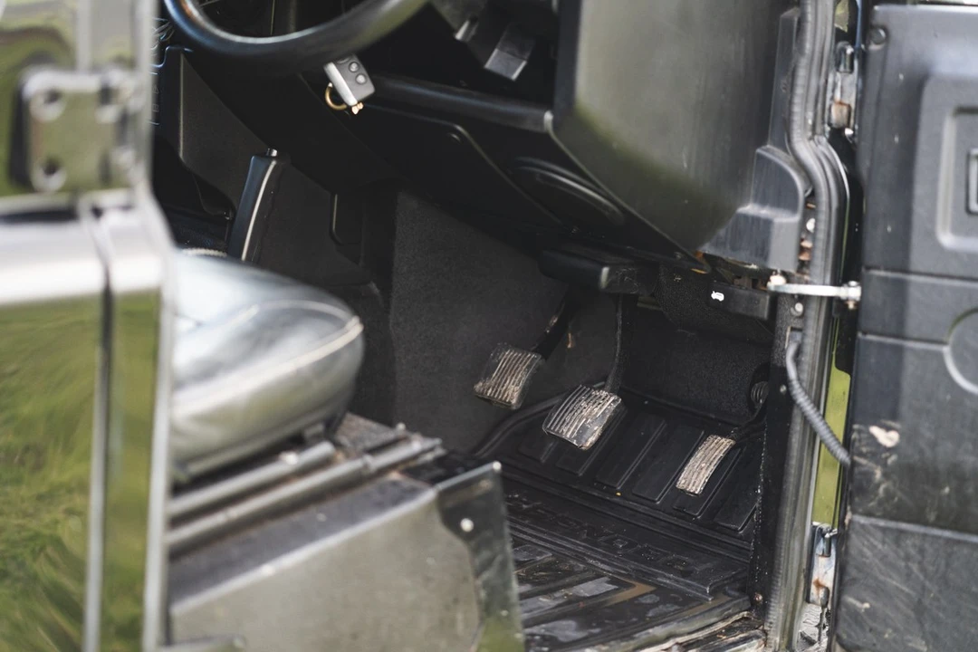 2015 Land Rover Defender 110 - Image 23 of 30