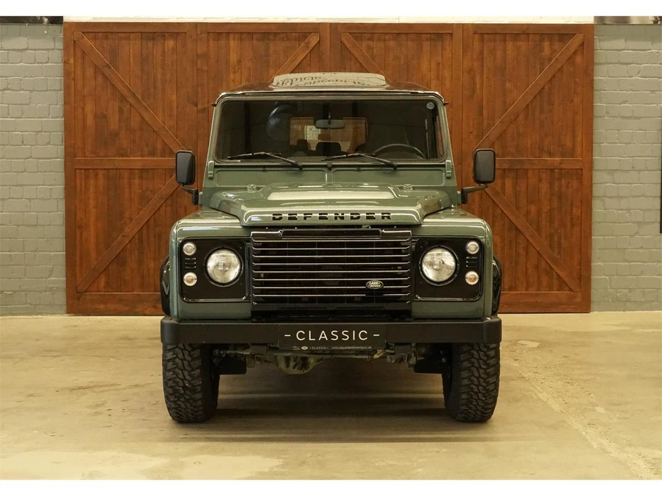 2015 Land Rover Defender 110 - Image 2 of 19
