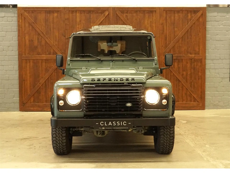2015 Land Rover Defender 110 - Image 3 of 19