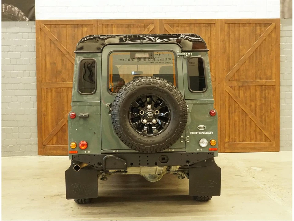 2015 Land Rover Defender 110 - Image 6 of 19