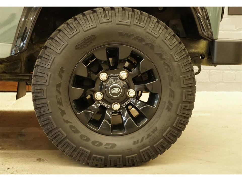 2015 Land Rover Defender 110 - Image 8 of 19