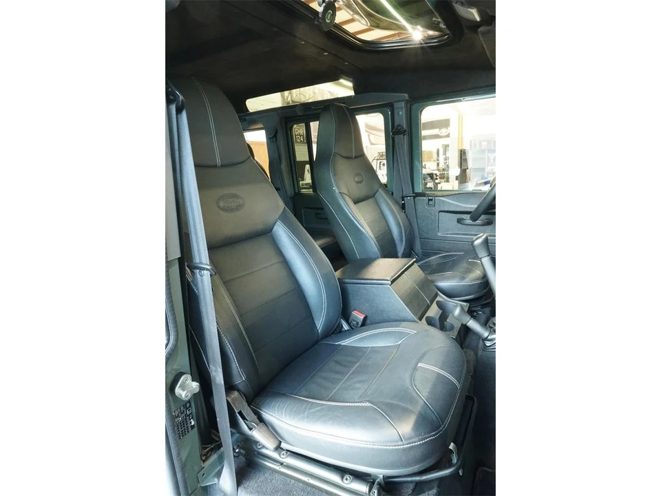 2015 Land Rover Defender 110 - Image 11 of 19