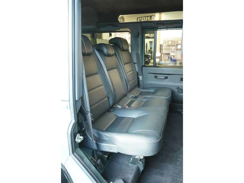 2015 Land Rover Defender 110 - Image 12 of 19