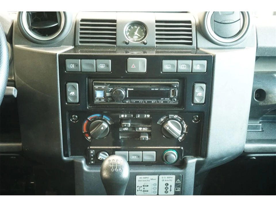 2015 Land Rover Defender 110 - Image 13 of 19