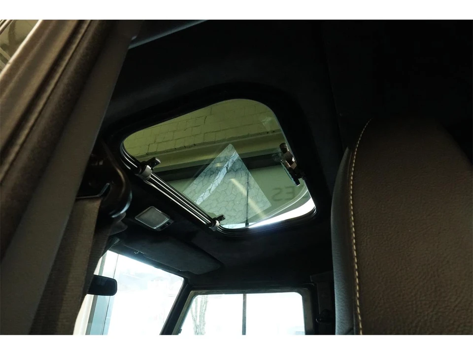 2015 Land Rover Defender 110 - Image 15 of 19