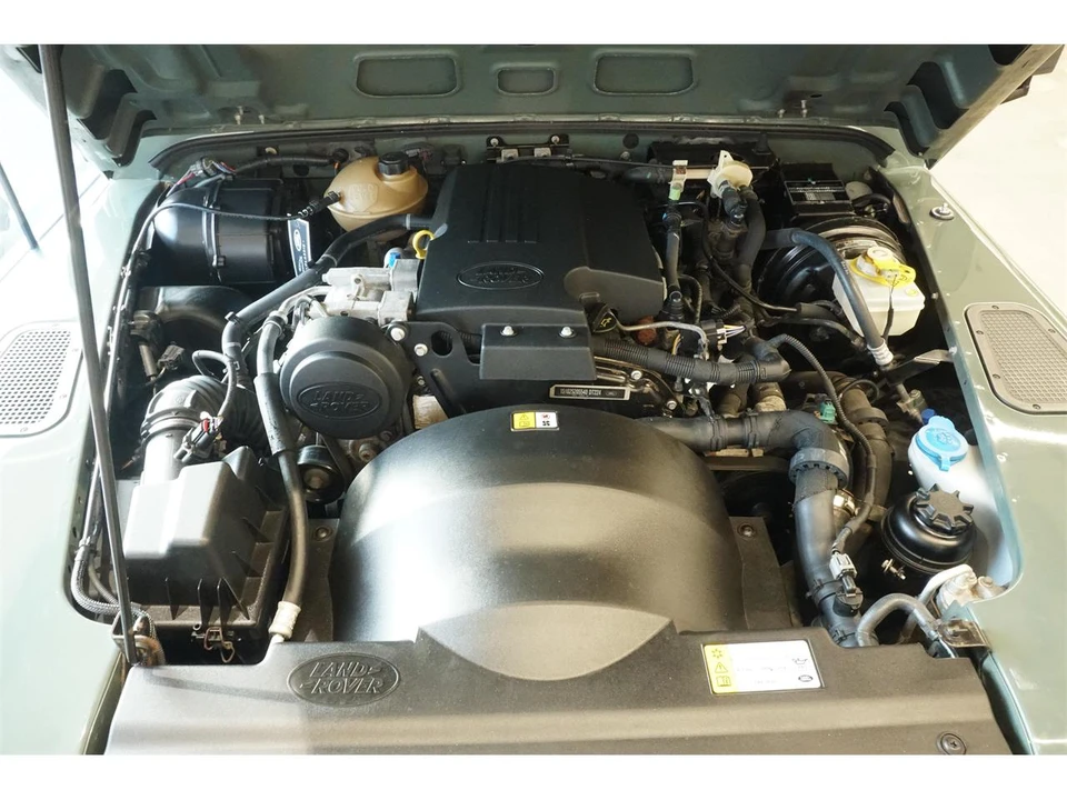 2015 Land Rover Defender 110 - Image 16 of 19