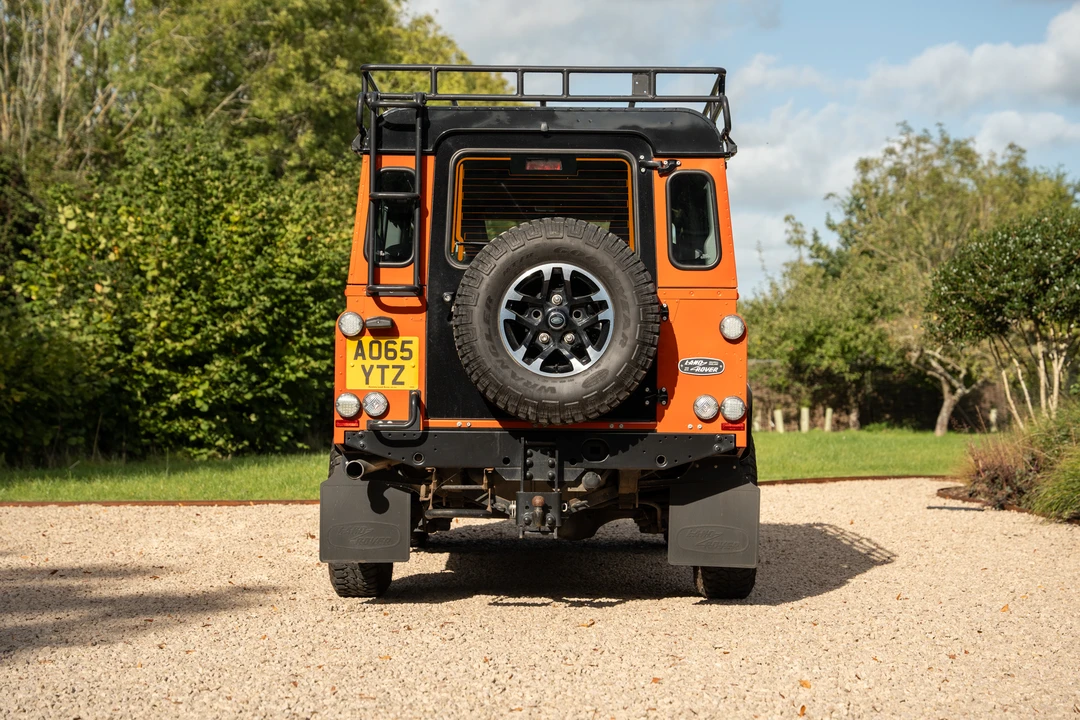 2015 Land Rover Defender 110 - Image 15 of 31