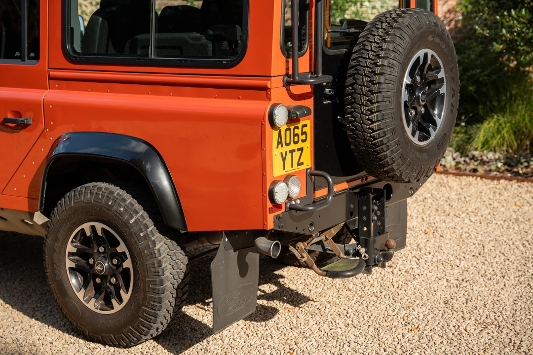 2015 Land Rover Defender 110 - Image 27 of 31