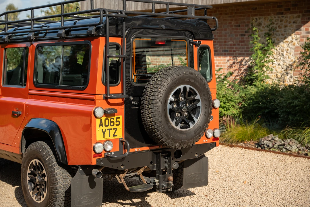 2015 Land Rover Defender 110 - Image 28 of 31
