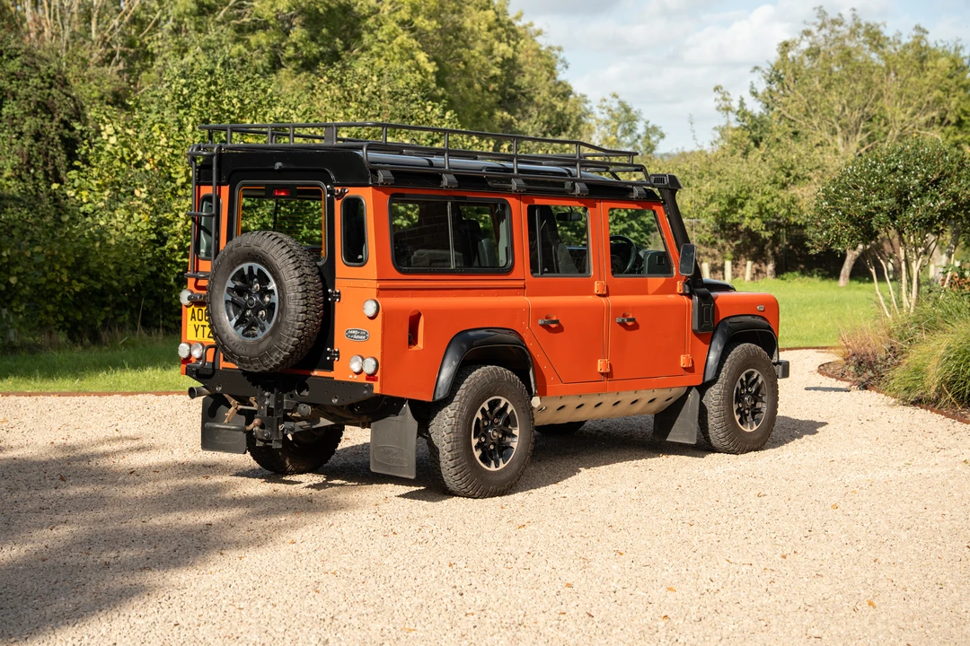 2015 Land Rover Defender 110 - Image 16 of 31