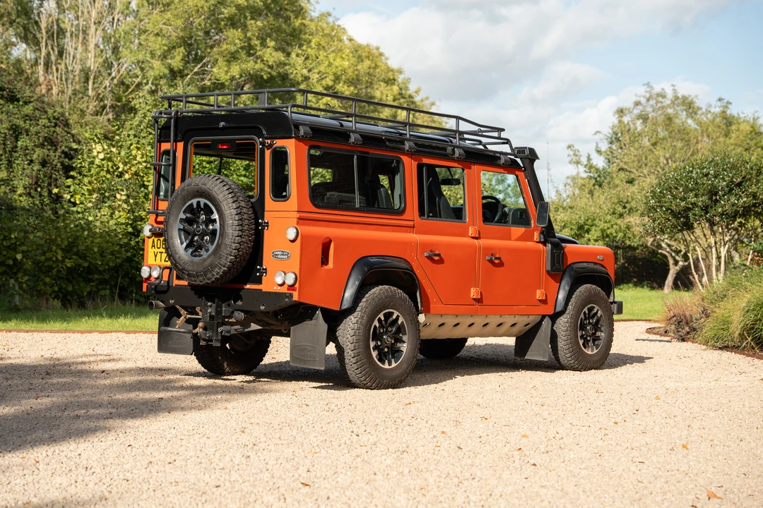 2015 Land Rover Defender 110 - Image 8 of 31