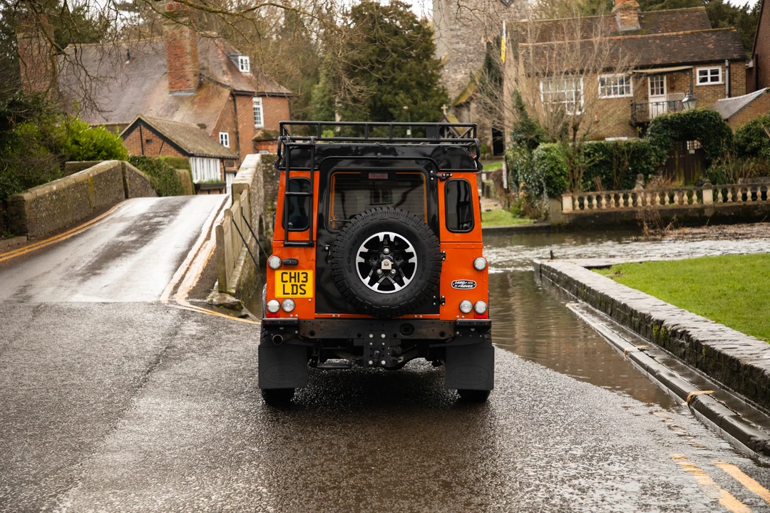 2016 Land Rover Defender 110 - Image 6 of 31