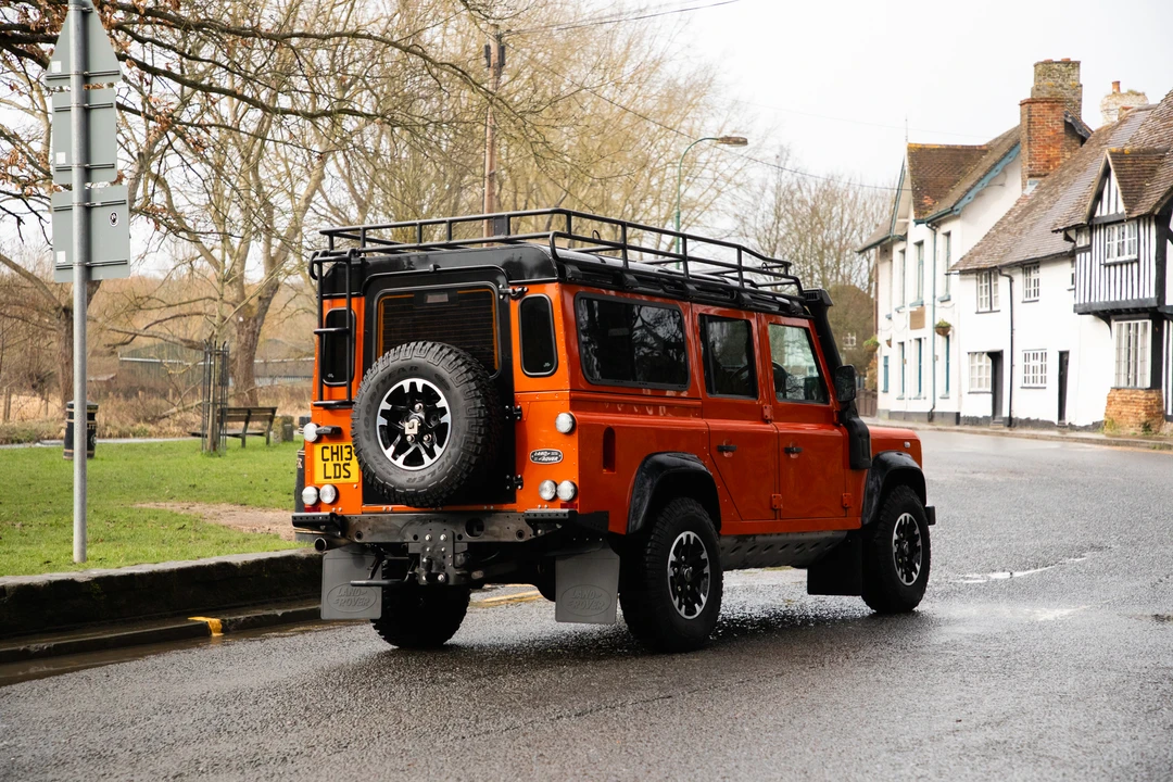 2016 Land Rover Defender 110 - Image 5 of 31
