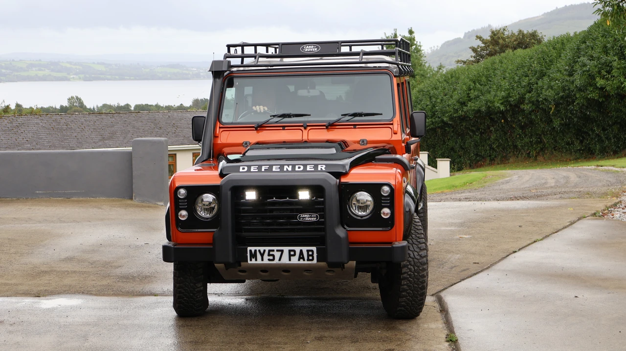 2015 Land Rover Defender 110 - Image 10 of 31