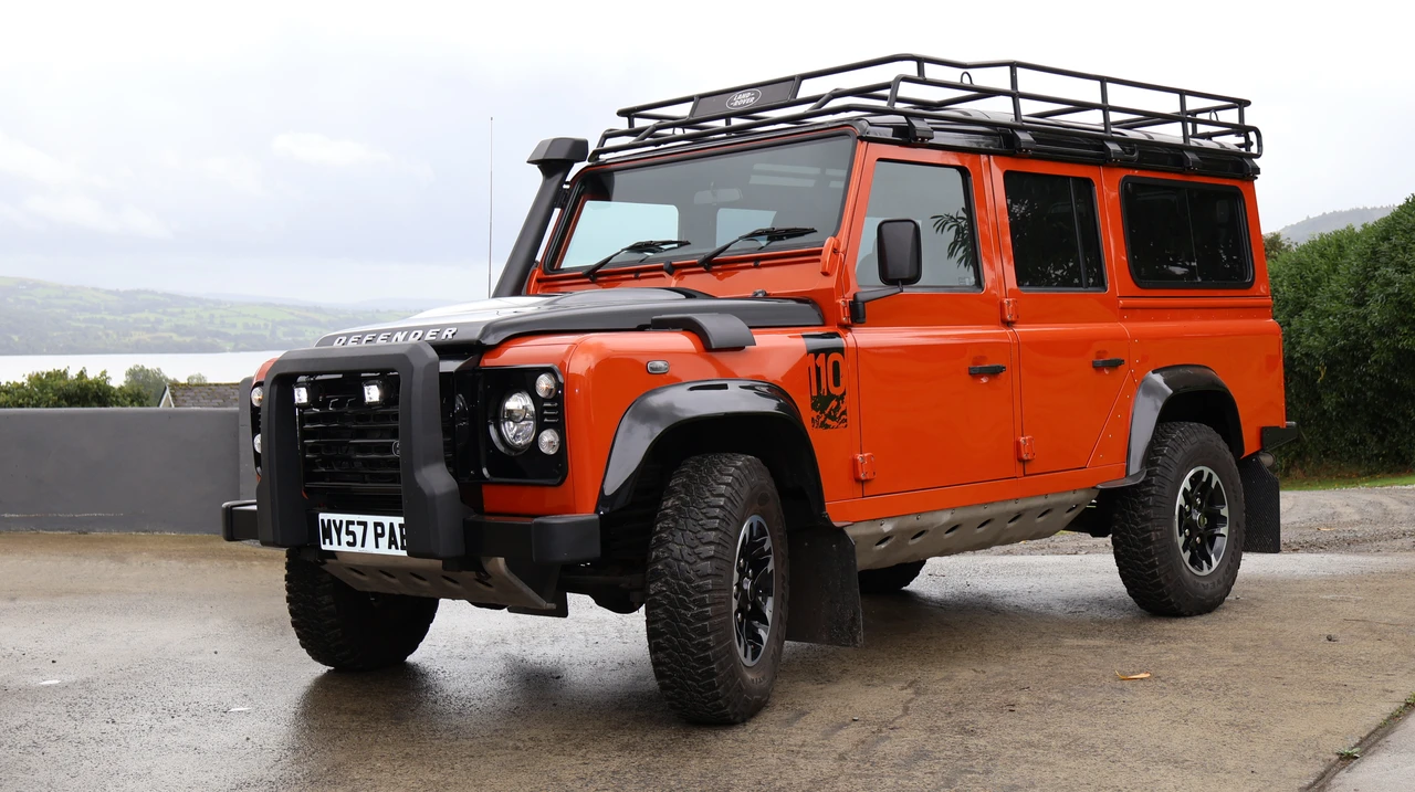 2015 Land Rover Defender 110 - Image 11 of 31