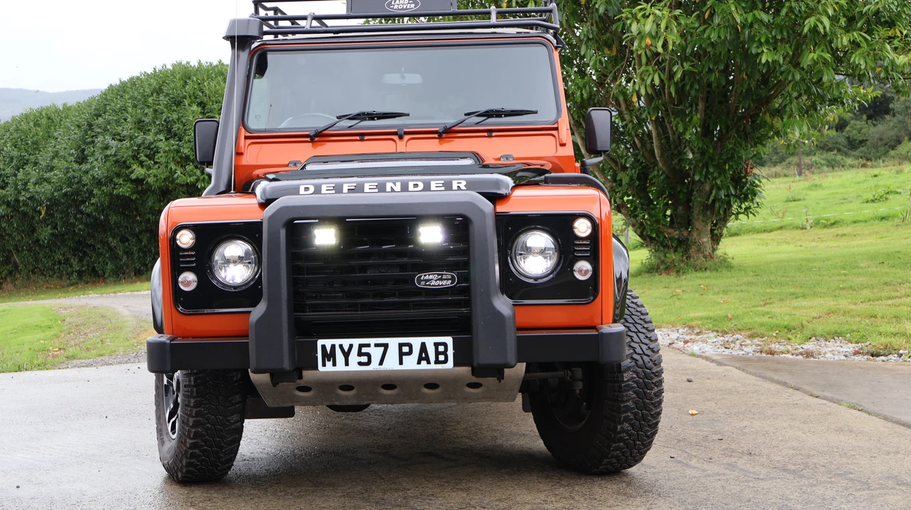2015 Land Rover Defender 110 - Image 12 of 31