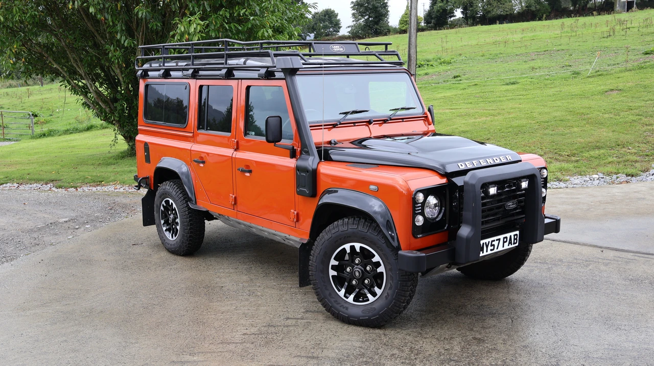 2015 Land Rover Defender 110 - Image 14 of 31