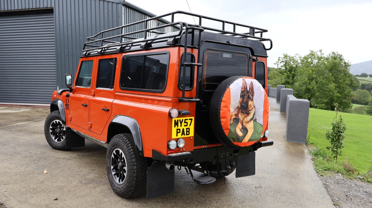 2015 Land Rover Defender 110 - Image 6 of 31
